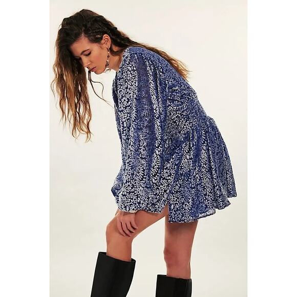 NWT FREE PEOPLE Lapis Mini Dress JEN ROSSI $253 LARGE Sunset Blue  V-NECK Velvet - Picture 3 of 5